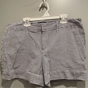 Gap women’s blue and white seersucker shorts size 12